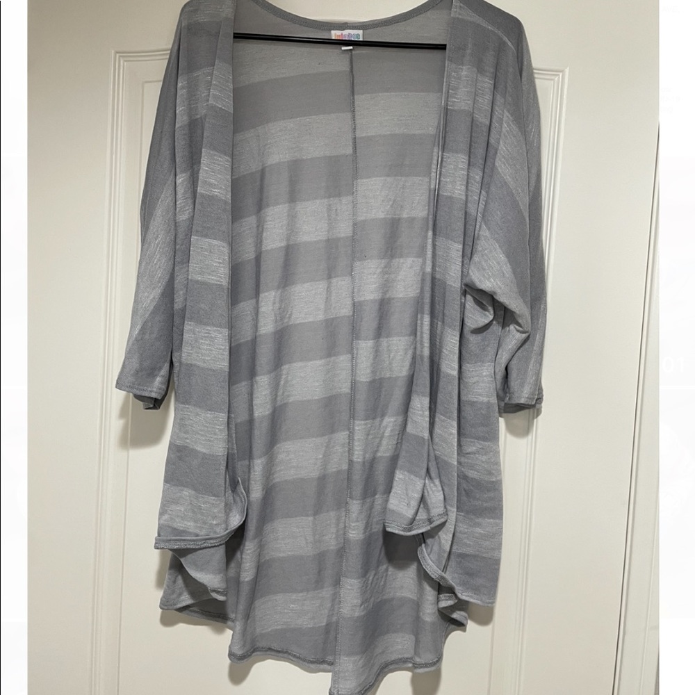 LuLaRoe gray stripped Lindsay - Picture 1 of 2
